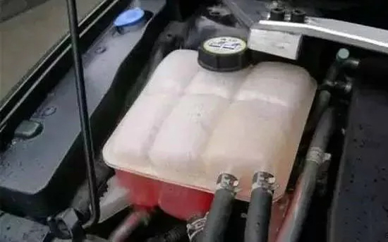 愛車小知識(shí) | 汽車保養(yǎng)小常識(shí)-第4張圖片-鄭州市冠恒貿(mào)易有限公司【官方網(wǎng)站】-車用潤(rùn)滑油服務(wù)專家